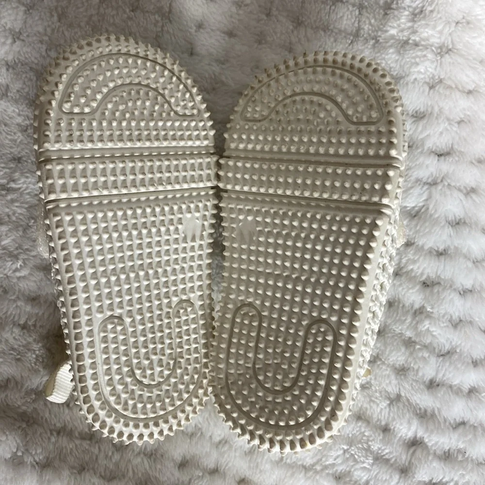Morendl Off White Baby Shoes